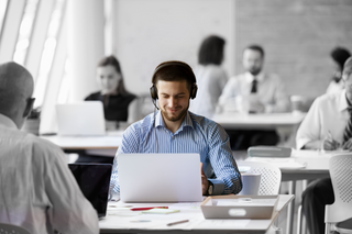 2024 Ofis Çalışma Ortamında  USB Kablolu Kulaklıkların Beş Avantajı